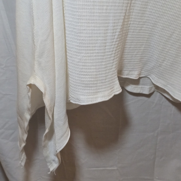 Free People Cream Lightweight Waffle Knit Oversized Shark Bite V Neck Top, sz XS - Picture 5 of 8